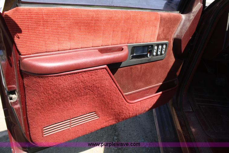 image for item 5053 1993 Chevrolet C2500 pickup truck