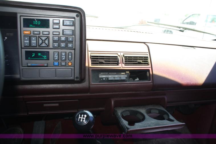 image for item 5053 1993 Chevrolet C2500 pickup truck