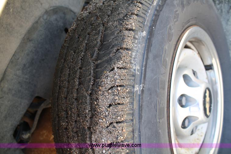 image for item 5053 1993 Chevrolet C2500 pickup truck