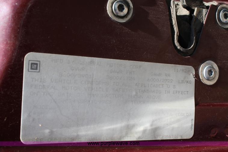 image for item 5053 1993 Chevrolet C2500 pickup truck