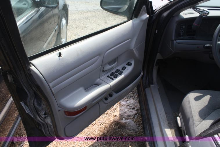 image for item 5097 2002 Ford Crown Victoria Police Interceptor