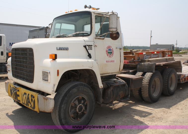 image for item 5100 1987 Ford LNT9000 semi truck