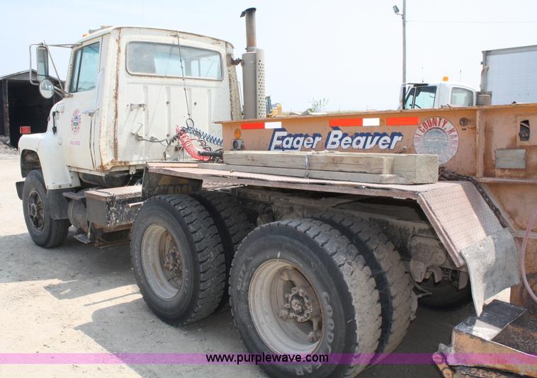 image for item 5100 1987 Ford LNT9000 semi truck