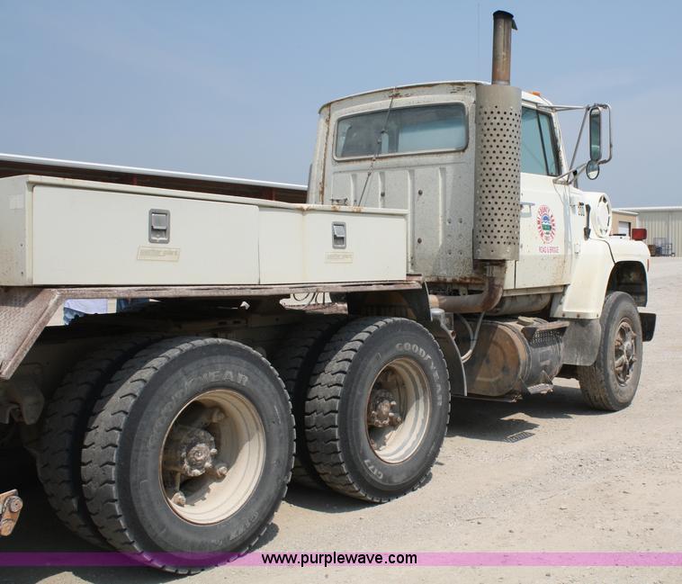 image for item 5100 1987 Ford LNT9000 semi truck