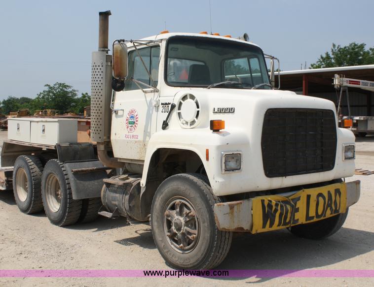 image for item 5100 1987 Ford LNT9000 semi truck