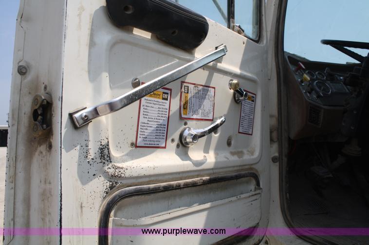 image for item 5100 1987 Ford LNT9000 semi truck