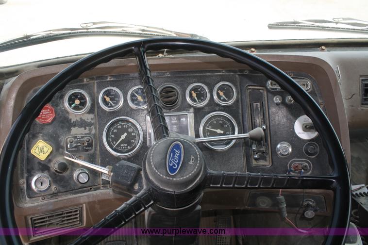 image for item 5100 1987 Ford LNT9000 semi truck
