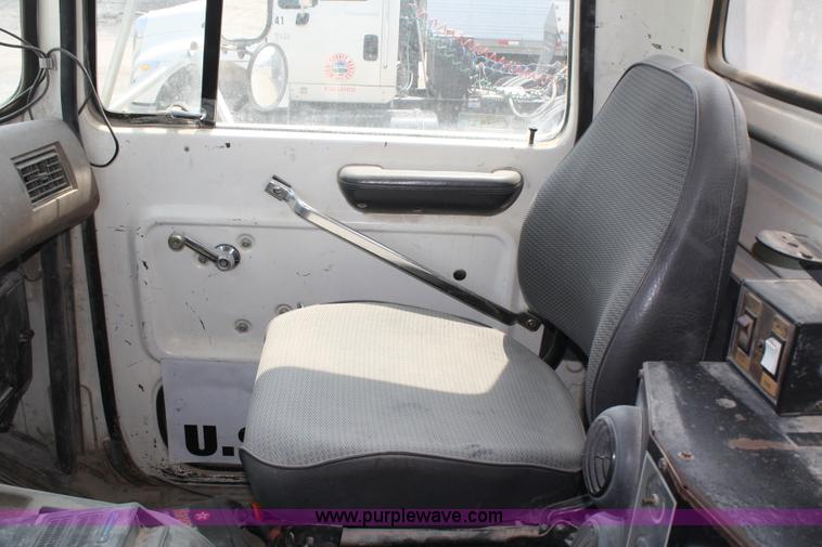 image for item 5100 1987 Ford LNT9000 semi truck