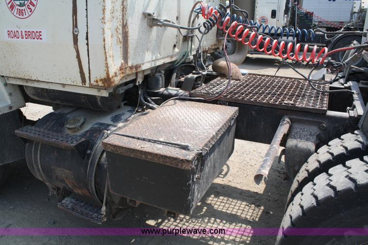 image for item 5100 1987 Ford LNT9000 semi truck