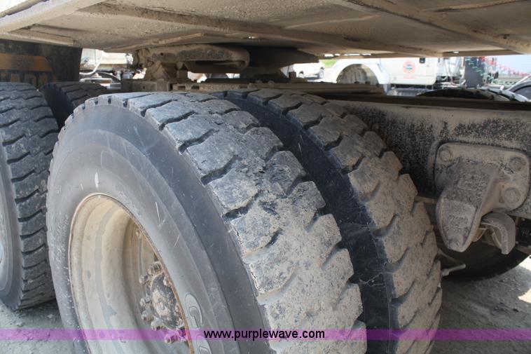 image for item 5100 1987 Ford LNT9000 semi truck