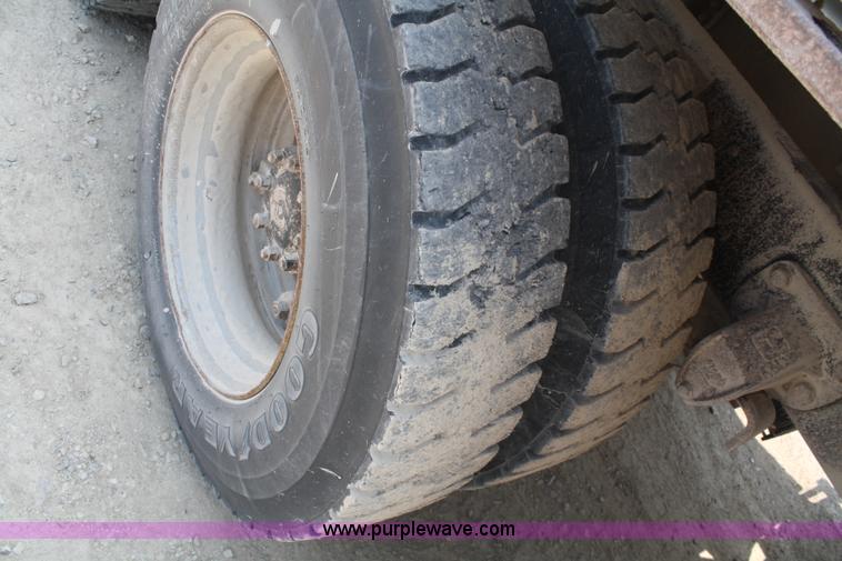 image for item 5100 1987 Ford LNT9000 semi truck