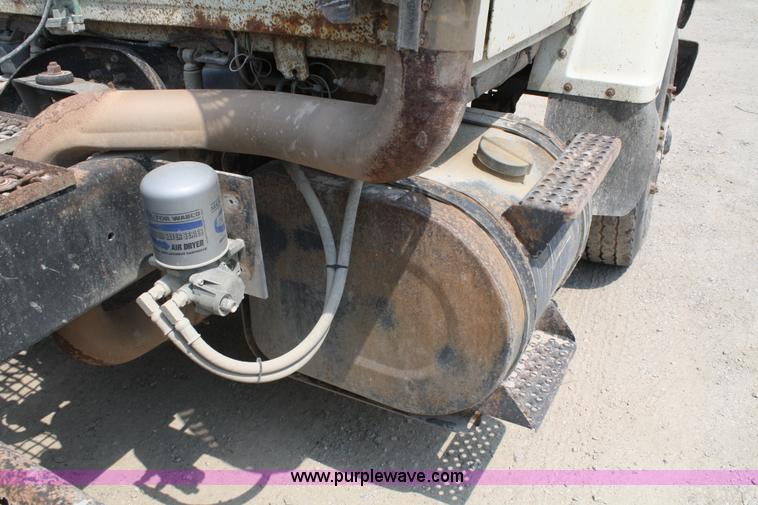 image for item 5100 1987 Ford LNT9000 semi truck