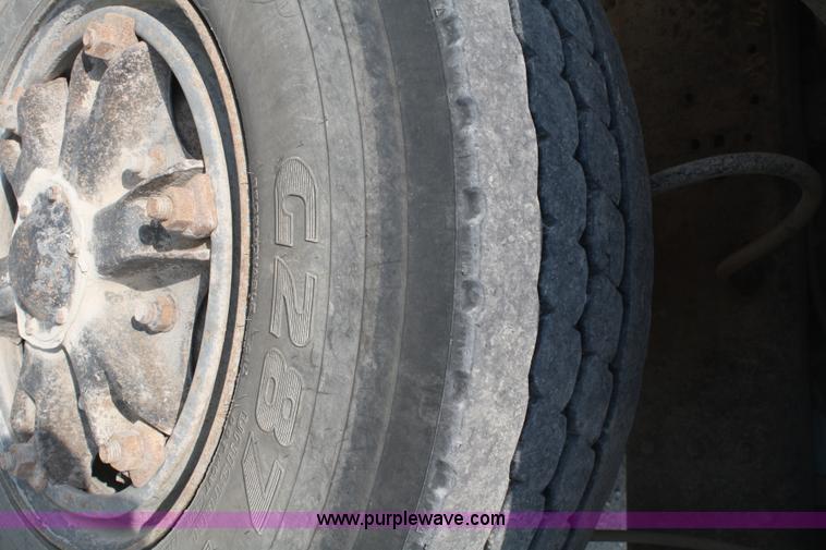 image for item 5100 1987 Ford LNT9000 semi truck