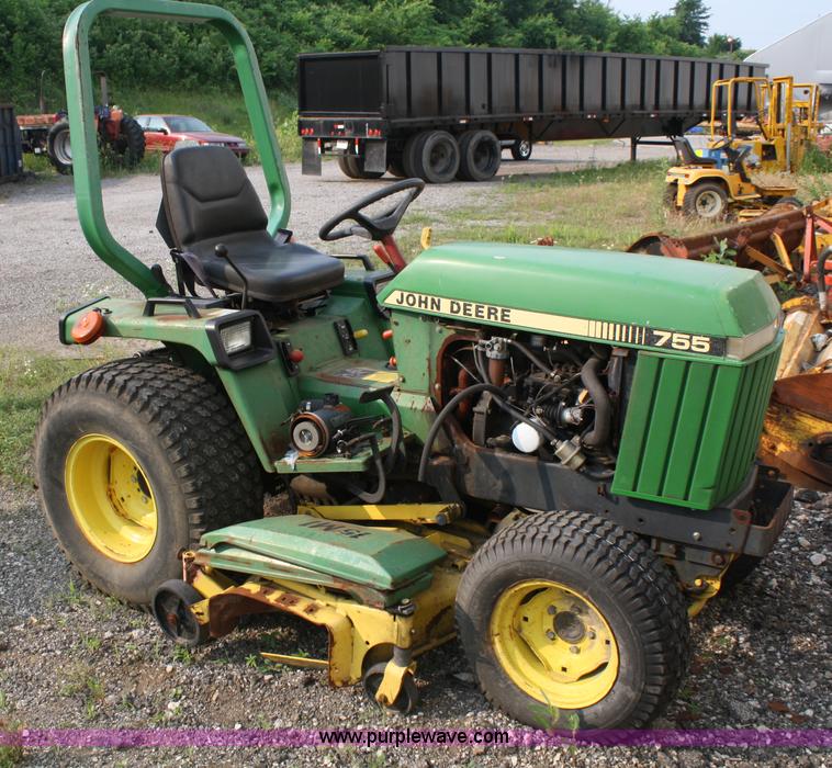 image for item 5121 1990 John Deere 755D garden tractor