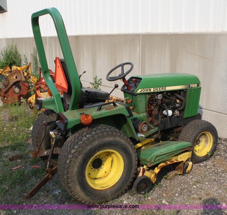 image for item 5121 1990 John Deere 755D garden tractor