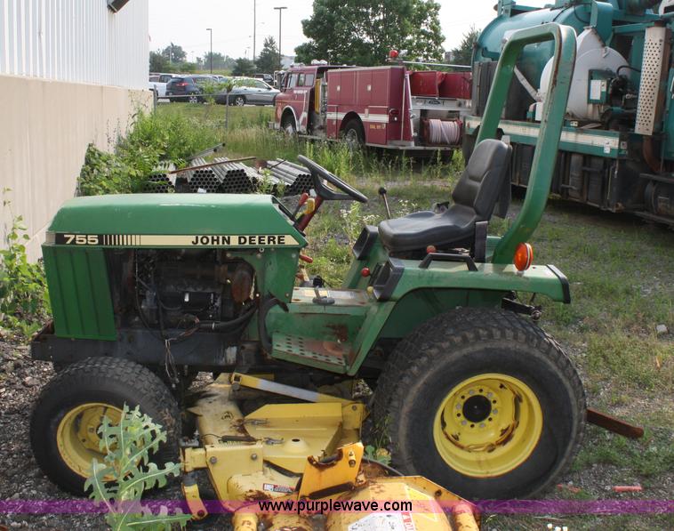 image for item 5121 1990 John Deere 755D garden tractor