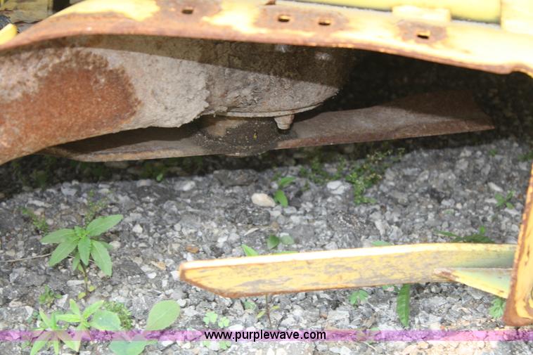 image for item 5121 1990 John Deere 755D garden tractor