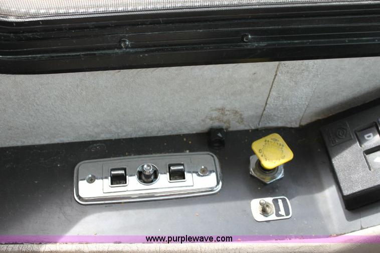 image for item 6087 1998 Odessa Larado 37' motor home