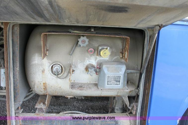 image for item 6087 1998 Odessa Larado 37' motor home