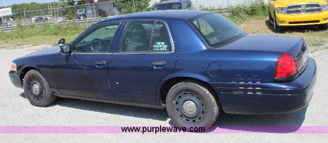 image for item 6096 2005 Ford Crown Victoria Police Interceptor