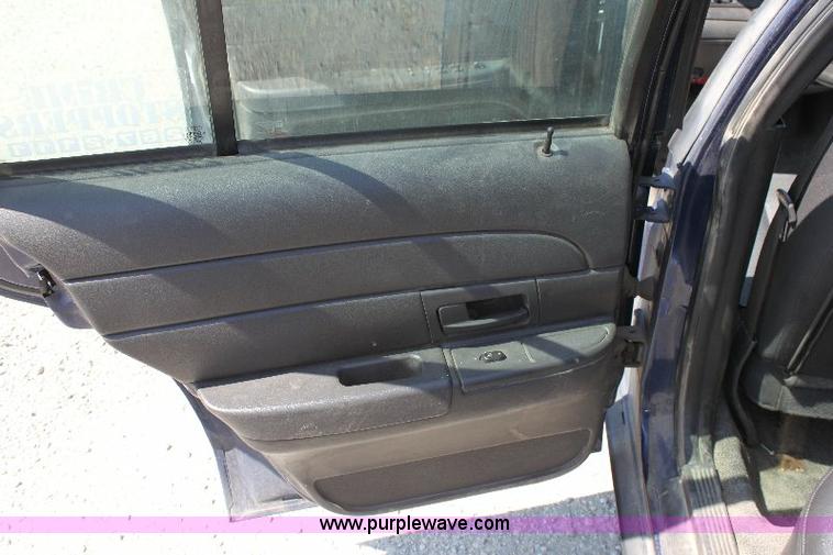 image for item 6096 2005 Ford Crown Victoria Police Interceptor