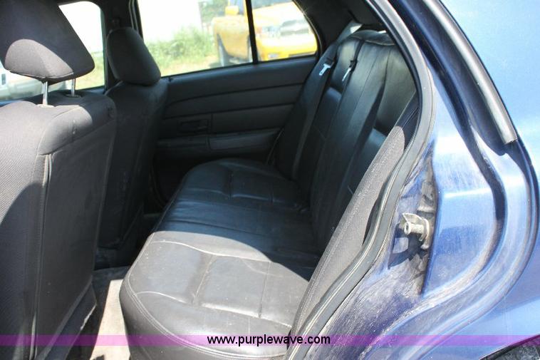 image for item 6096 2005 Ford Crown Victoria Police Interceptor