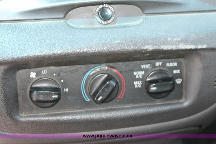 image for item 6096 2005 Ford Crown Victoria Police Interceptor