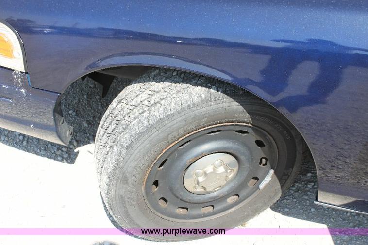 image for item 6096 2005 Ford Crown Victoria Police Interceptor