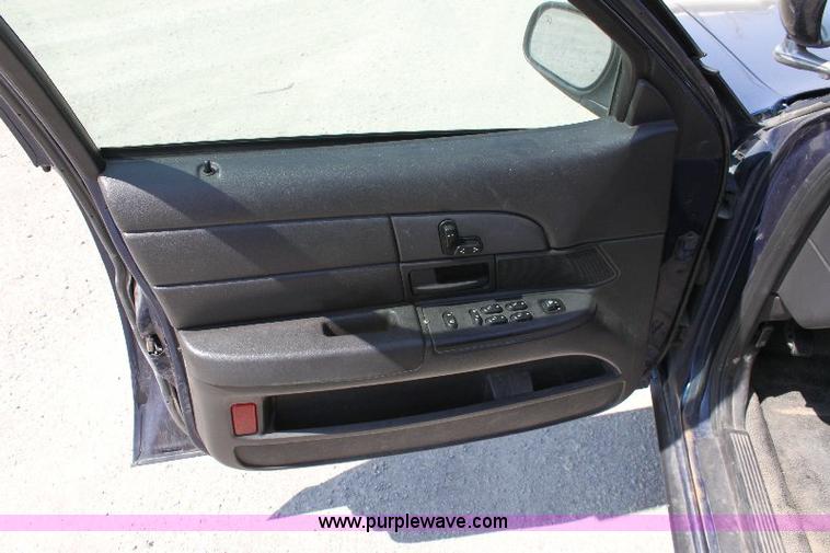 image for item 6097 2005 Ford Crown Victoria Police Interceptor