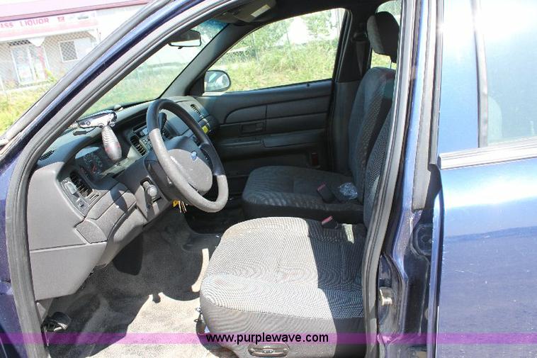 image for item 6097 2005 Ford Crown Victoria Police Interceptor