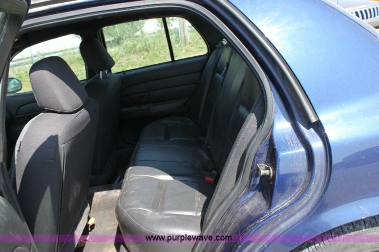 image for item 6097 2005 Ford Crown Victoria Police Interceptor