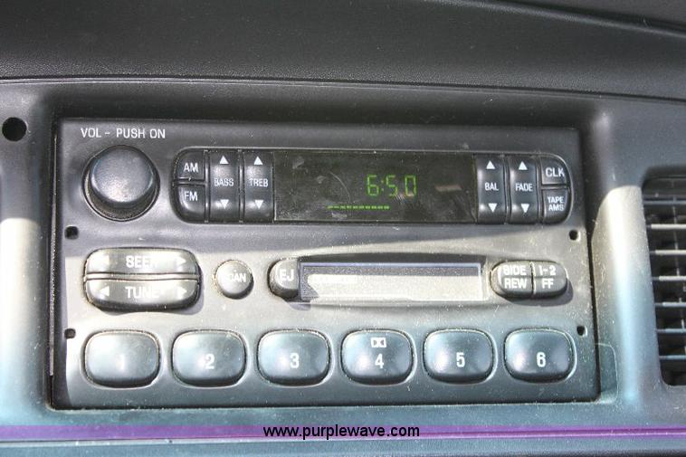 image for item 6097 2005 Ford Crown Victoria Police Interceptor