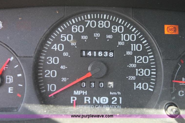 image for item 6097 2005 Ford Crown Victoria Police Interceptor