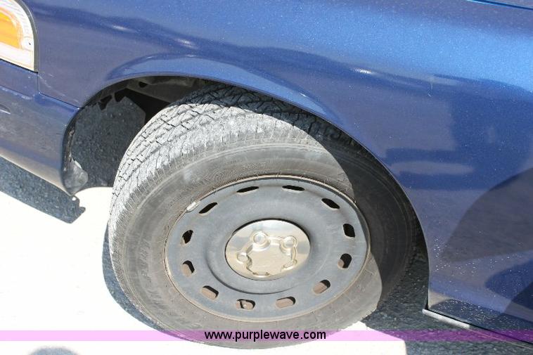 image for item 6097 2005 Ford Crown Victoria Police Interceptor