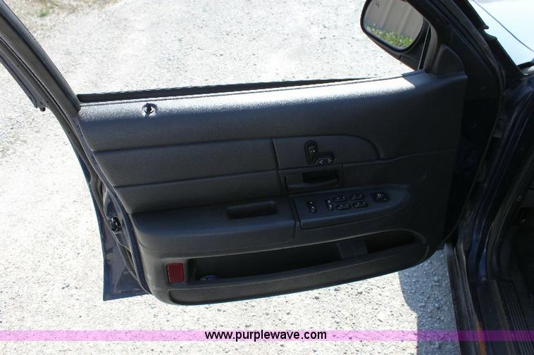 image for item 6099 2005 Ford Crown Victoria Police Interceptor