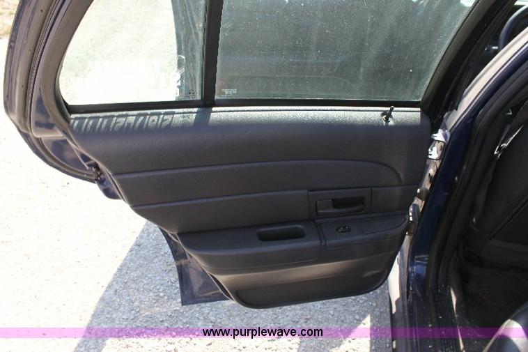 image for item 6099 2005 Ford Crown Victoria Police Interceptor
