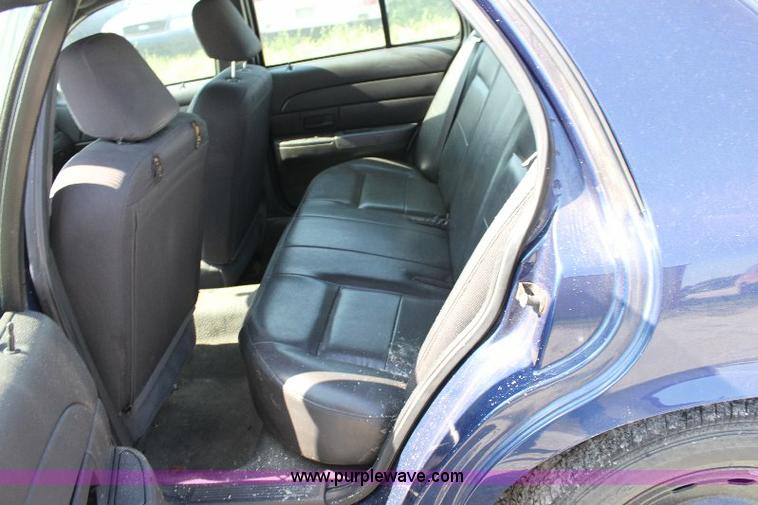 image for item 6099 2005 Ford Crown Victoria Police Interceptor