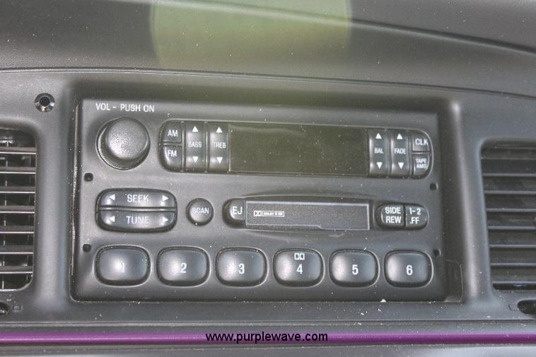 image for item 6099 2005 Ford Crown Victoria Police Interceptor