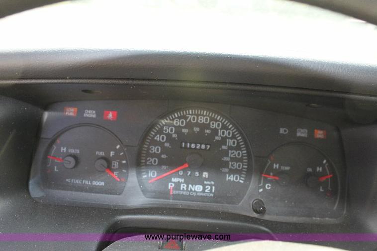 image for item 6099 2005 Ford Crown Victoria Police Interceptor