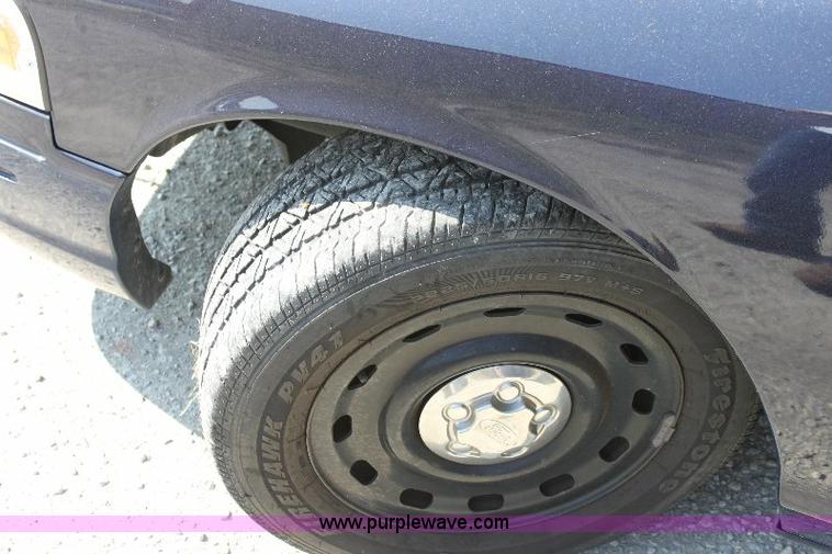 image for item 6099 2005 Ford Crown Victoria Police Interceptor