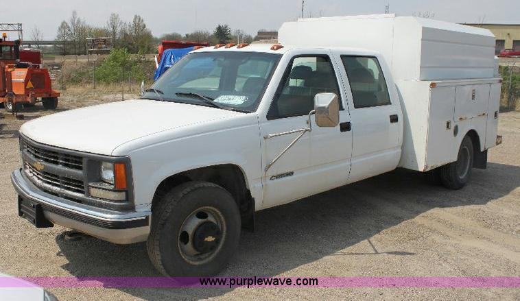 image for item 6251 2000 Chevrolet C3500 pickup truck