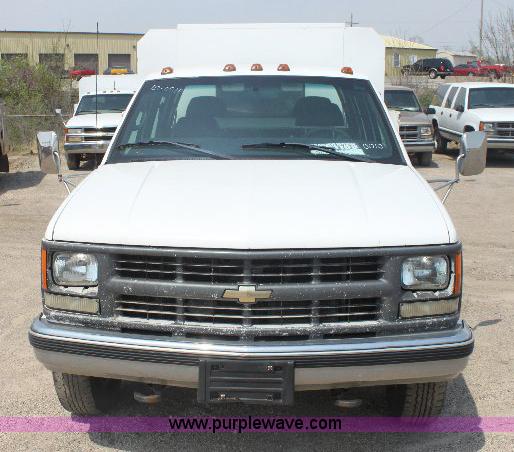 image for item 6251 2000 Chevrolet C3500 pickup truck