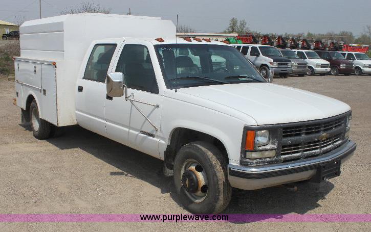 image for item 6251 2000 Chevrolet C3500 pickup truck