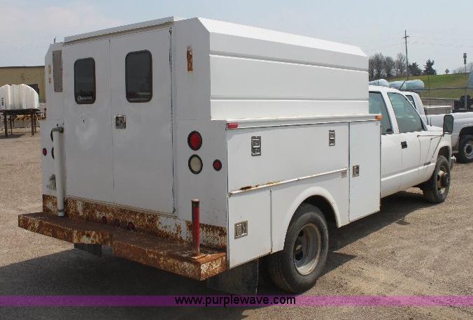 image for item 6251 2000 Chevrolet C3500 pickup truck