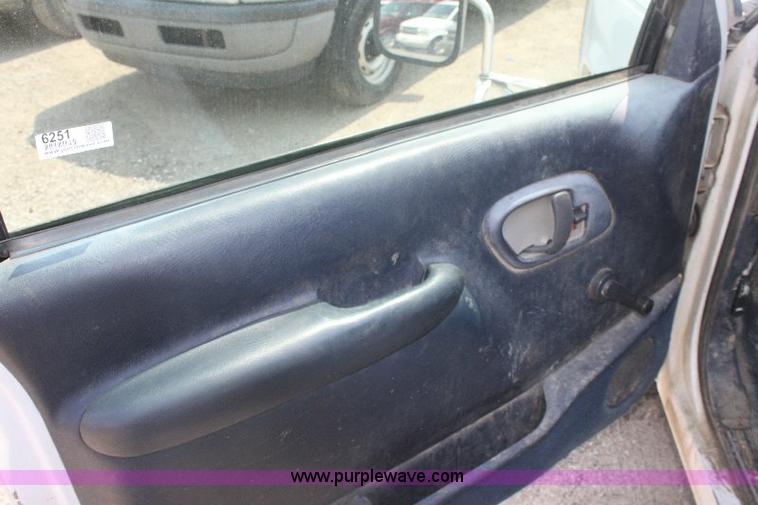 image for item 6251 2000 Chevrolet C3500 pickup truck