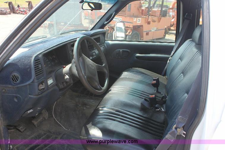 image for item 6251 2000 Chevrolet C3500 pickup truck