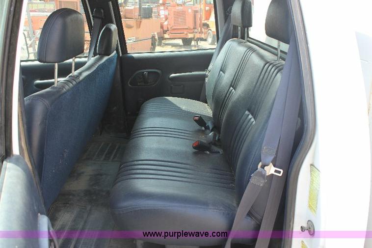 image for item 6251 2000 Chevrolet C3500 pickup truck