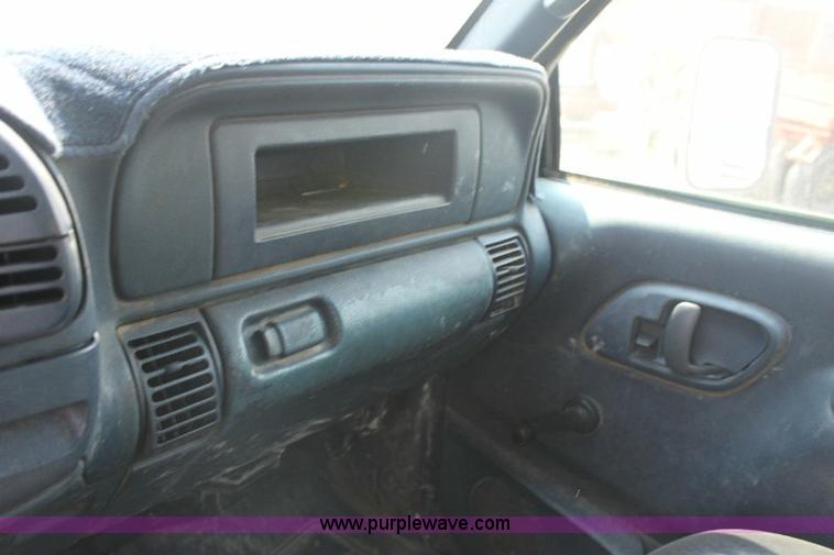 image for item 6251 2000 Chevrolet C3500 pickup truck