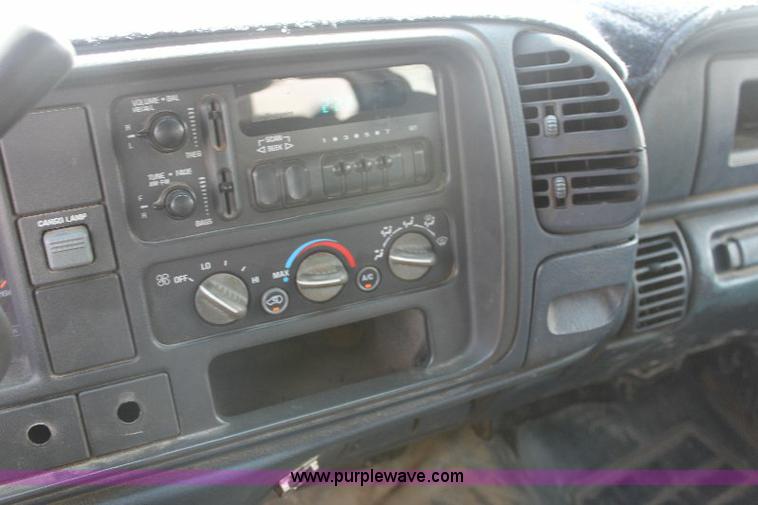 image for item 6251 2000 Chevrolet C3500 pickup truck