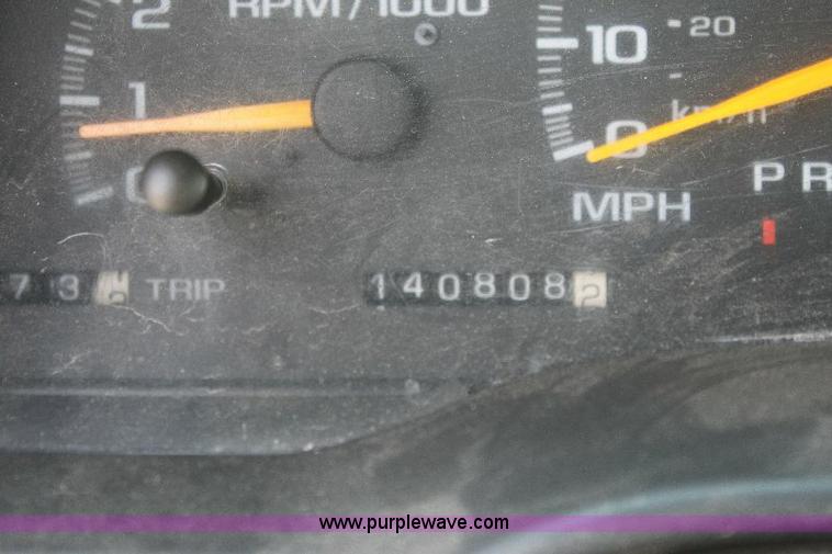 image for item 6251 2000 Chevrolet C3500 pickup truck